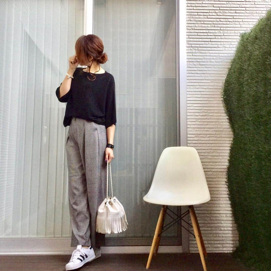 miyumo_21さんのインスタグラム写真 - (miyumo_21Instagram)「. . . black×gray♡ . . ブログ更新してます◡̈⃝⑅ . . tops#uniqlo @uniqlo_ginza →#リブワイドスリーブセーター pants#gu @gu_global →#ウエストリボンワイドパンツ sneaker…adidas bag @jandmdavidson . . #ママコーデ #ママファッション #シンプルコーデ #着回しコーデ #今日の服 #今日のコーデ #プチプラコーデ #コーデ #Locari #4yuuu #UniqloLifeWear #uniqloginza #ユニクロニット族 #ユニクロ #mineby3mootd #大人gu部 #guコーデ #ユニクロコーデ #uniqloginza2017fw #ジーユー . .」9月26日 22時57分 - miyumo_21