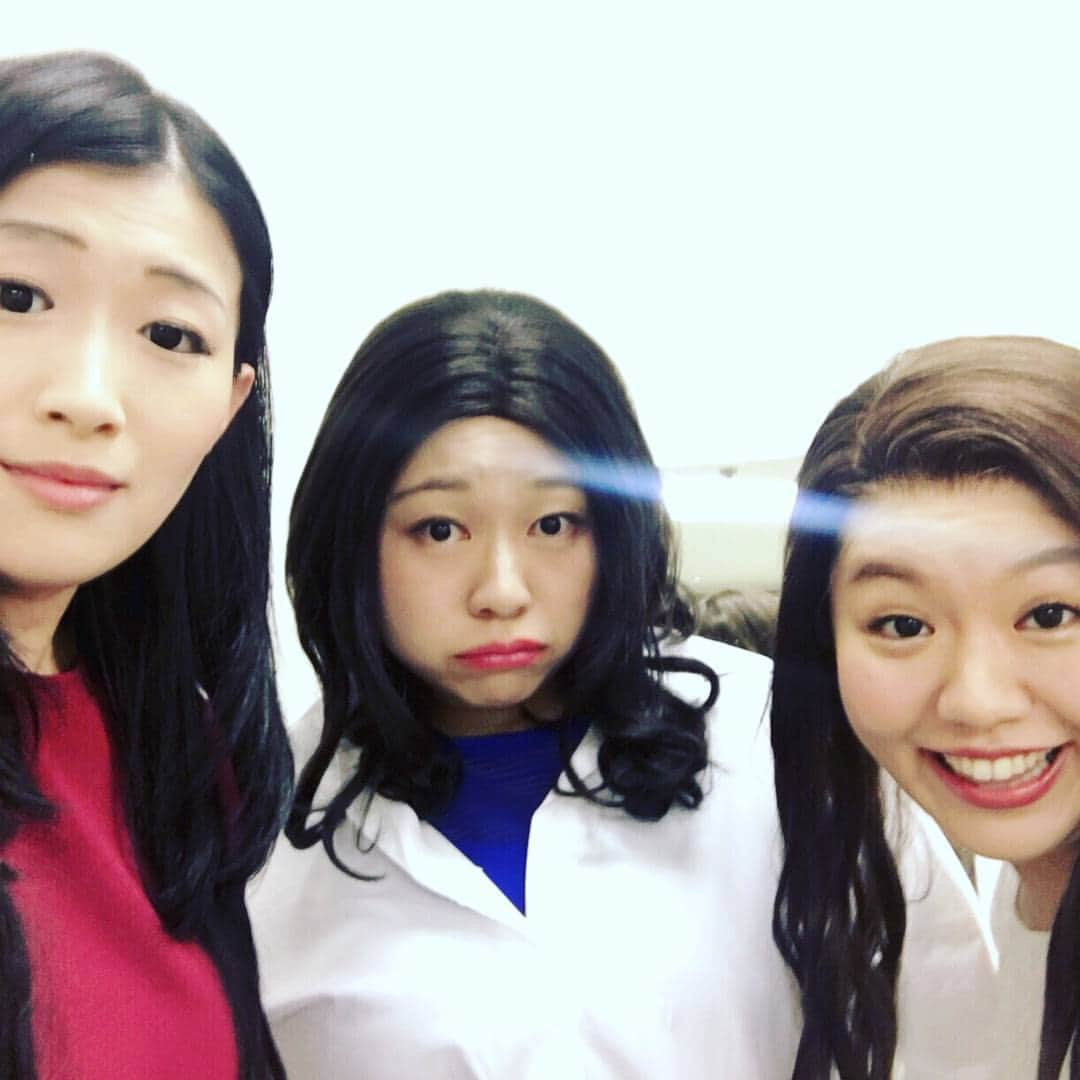 小出真保さんのインスタグラム写真 - (小出真保Instagram)「ものまねグランプリ OAでした🎶 見てくれて ありがとう！！！👱👩👧🎉 朝ドラ大好き芸人として ひよっこの すずふり亭の格好で 佐藤仁美さんできてうれしかったです！きゃっ！ 佐藤仁美さん御本人いらっしゃいました。 トークのコーナーで『お前 ちょっとあとで来いよ』と言われました😂 きゃー。サイコー！ 河北麻友子さんもやりました。英検準二級の力を発揮しましたww また 年末もありますよ！🎶よろしくお願いしまする！  #ものまねグランプリ #ものまね新三姉妹 #やしろ優 #小出真保 #沙羅 #ケビン(関係ない) #関根勤さんが後ろに #河北麻友子 #佐藤仁美 #ものまね #日テレ」9月27日 0時16分 - mahokoide