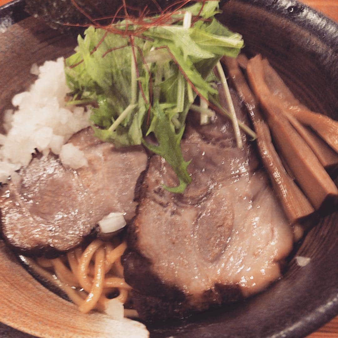 木村良平さんのインスタグラム写真 - (木村良平Instagram)「「麺の量、並か中か選べますが！？」 え・・・えっ？？ #中のが多いらしい #美味しかった #foodporn #油そば」9月27日 15時20分 - ryouhey_drunk