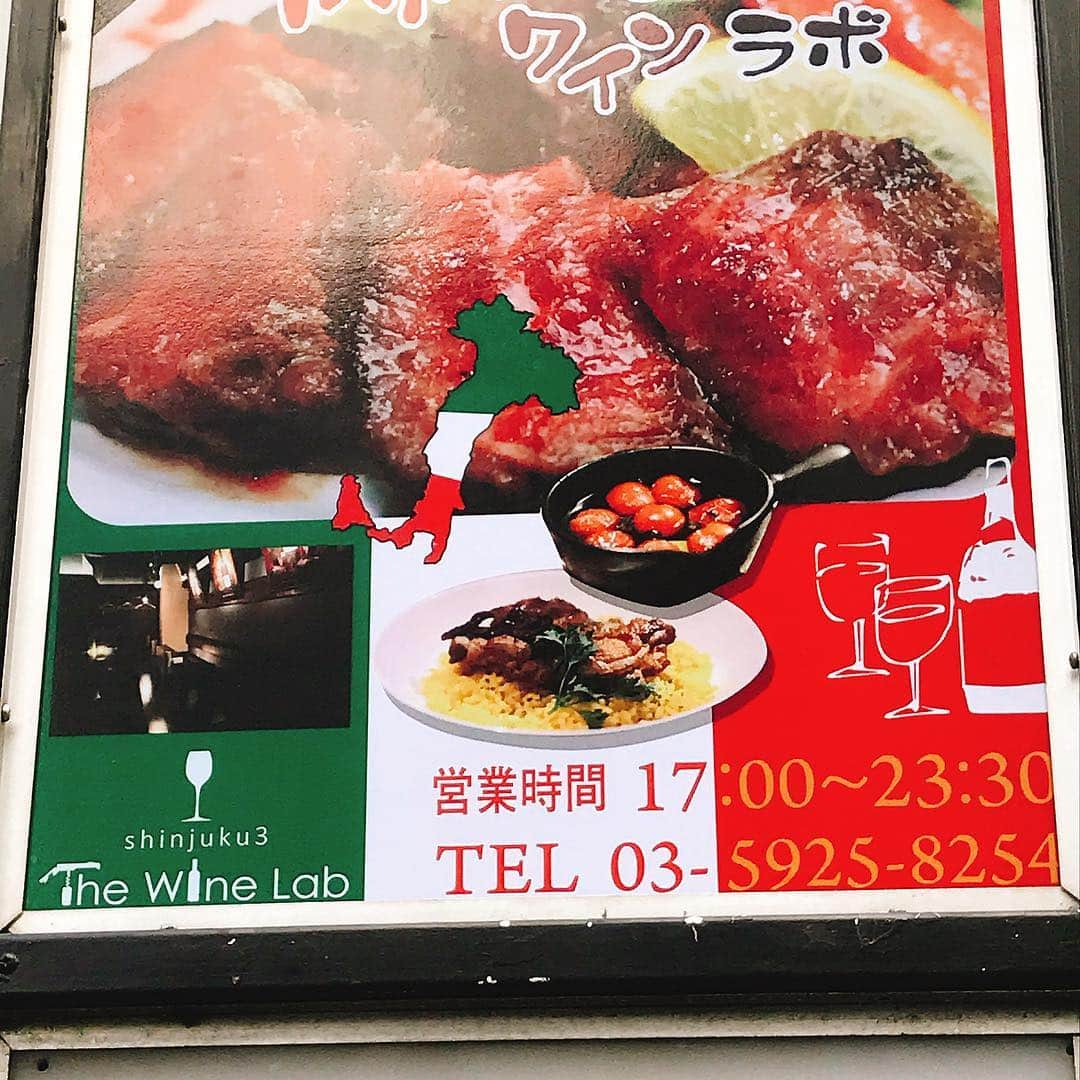 肉バル ワインラボ(Wine Lab)新宿三丁目店さんのインスタグラム写真 - (肉バル ワインラボ(Wine Lab)新宿三丁目店Instagram)「肉バルワインラボです。 外看板デザインを新しくしました。 イタリア国旗に因んだ肉バル&ワインのイタリアンバルのお店となりますのでお近くまで来られた方は是非一度お立ち寄り下さい。 宜しくお願いします。 #肉バル#新宿#イタリアン#ワイン#バル#3丁目#個室#ハーブ#スパイス#個室#三慶ビル5F」9月27日 17時38分 - the_wine_lab3