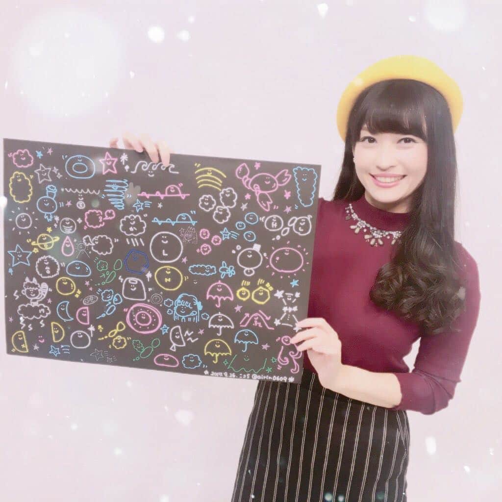山岸愛梨さんのインスタグラム写真 - (山岸愛梨Instagram)「ツイッターに載せたけどこちらにも♪お天気ゆるキャラをひたすら描くだけの放送でした…(*´ω`*)何も考えずにらくがきするのは楽しい☆  #ニコニコ生放送 #お天気番組 #ゆるキャラ #お天気キャスター #お天気お姉さん #イラスト #ポスカ #全部同じ顔」9月27日 17時48分 - airi_yamagishi