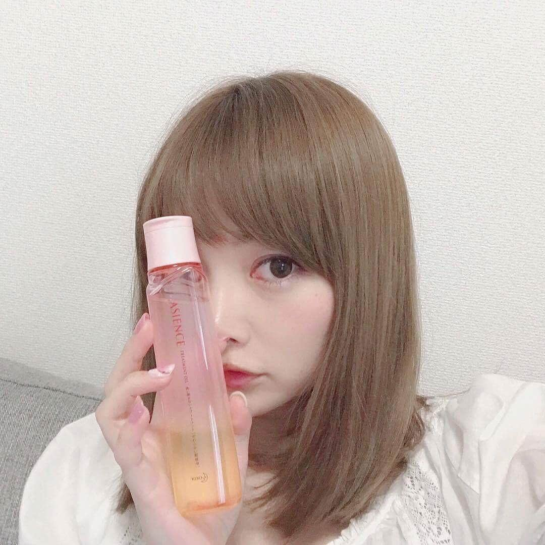 ほの色アカデミー さんのインスタグラム写真 - (ほの色アカデミー Instagram)「@ayanekotan さんもうる艶浸透オイルを一足先に試してくれているで。 皆も使ったら、#うるおいイエロー派 #うるおいピンク派 で投稿して教えてや。 * 写真提供：@ayanekotan #ASIENCE #アジエンス #髪に浸透 #髪が飲むオイル #飲み物ではありません #うるおいイエロー派 #うるおいピンク派 #イエロー #ピンク #ヘアオイル #オイル #ケアオイル #ヘアケア #うる艶髪 #徳井 #徳井教授 #アウトバス #髪質 #新発売 #スタイリング #タオルドライ」9月27日 18時01分 - asience_jp