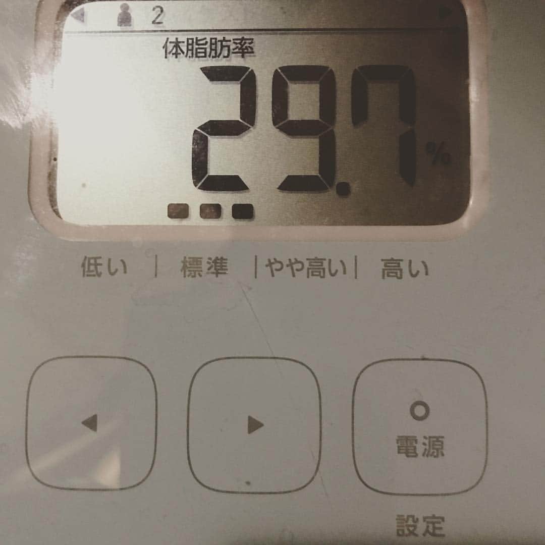 柏崎桃子さんのインスタグラム写真 - (柏崎桃子Instagram)「体重の減りが微妙だが、初めて正常値の体脂肪率を叩き出した！そして脂肪肝が治っていた！ダイエット万歳！  #ダイエット  #体脂肪率  #ギリギリ  #正常値」9月27日 21時08分 - momoko_kashiwazaki