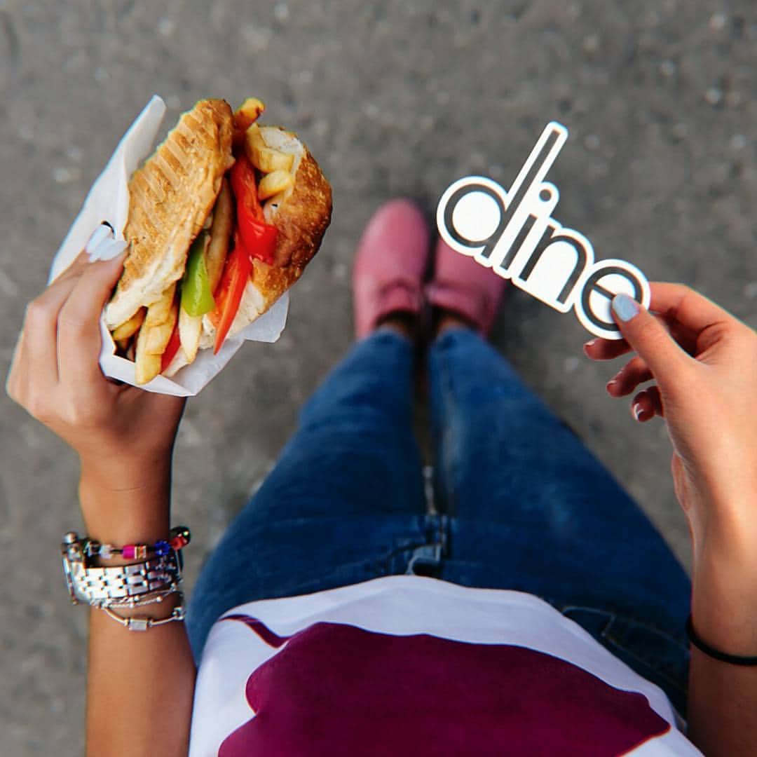 Dine - More Dates, Not Swipes.のインスタグラム：「Food and Dine go hand in hand.  #beautiful #concept #fastfood #grilled #hungry」