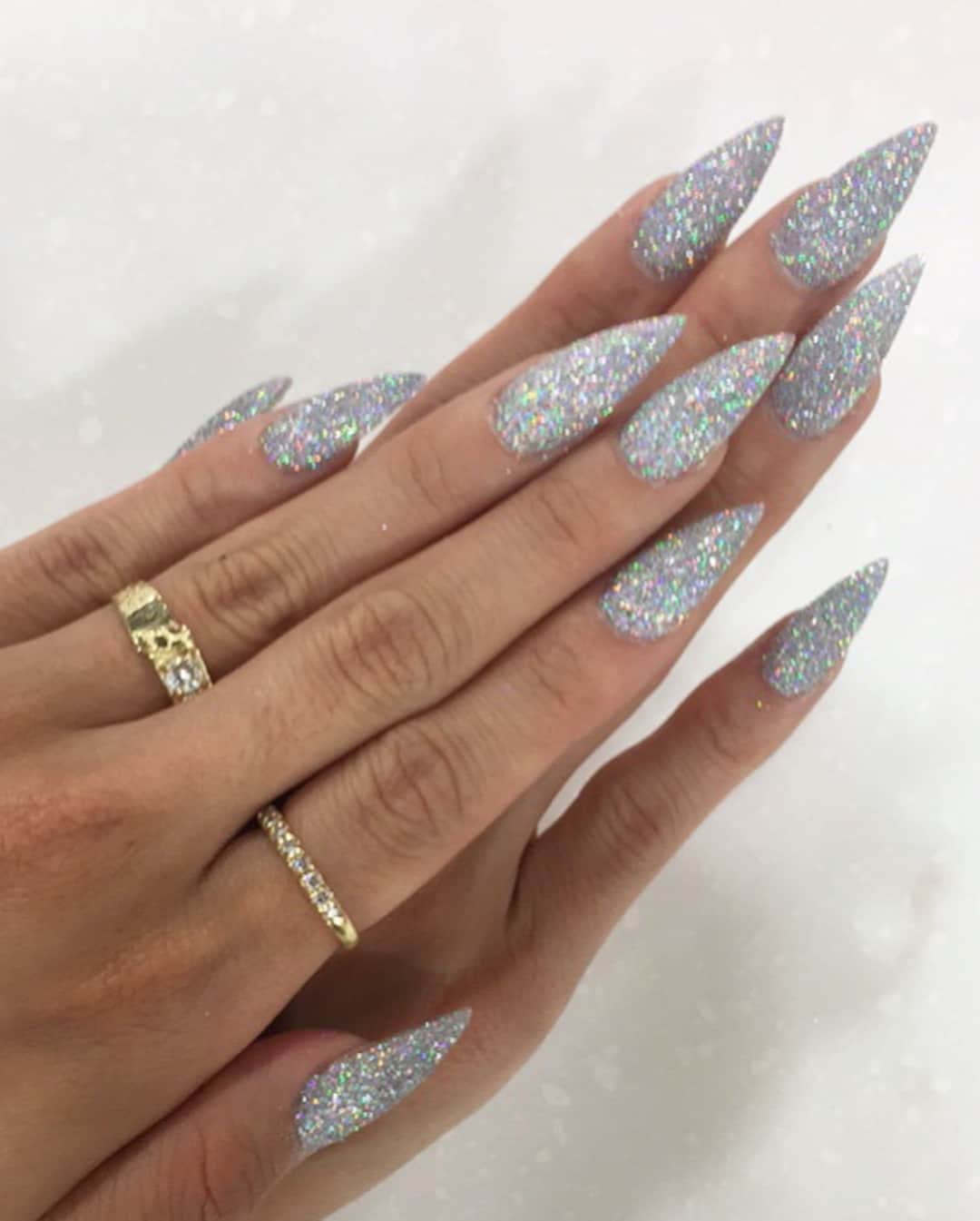 のインスタグラム：「Glitter nails 💅🏽 #nails #feelinggood」