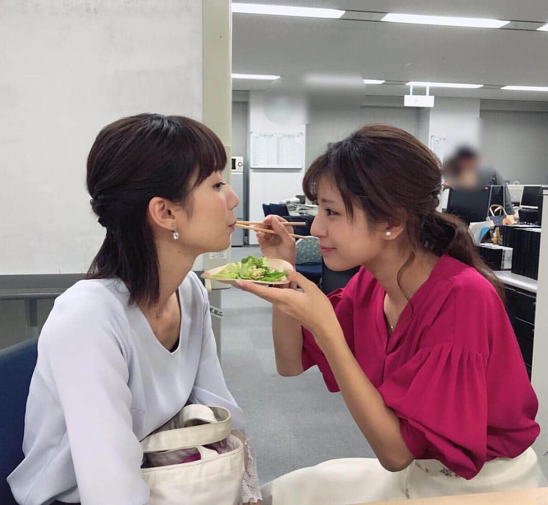 堤礼実さんのインスタグラム写真 堤礼実instagram 昨日のアクア終了後の1枚 彩香さんに感謝の気持ちを込めて あーん させて頂きました 笑 食べているのはサラダです 健康的ですね お野菜ちゃんと食べなきゃダメよ この後ちゃんと麻衣子さんと弘美さんにも