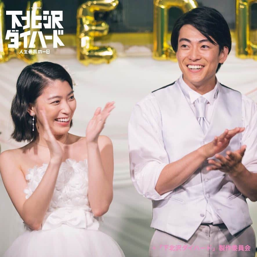 テレビ東京「下北沢ダイハード」のインスタグラム：「‪明日！最終回⚡️⚡️ #古田新太 さん演じるジョンが結婚式💒で新郎の父になりすます！？#大東駿介 さん #成海璃子 さん #大倉孝二 さん #松尾諭 さん #高橋努 さん #升毅 さん…最終回の現場は大盛り上がり💥最後の #下北沢ダイハード 必見👀✨ #えのもとぐりむ #関和亮‬」