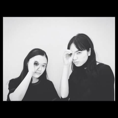 杉咲花のインスタグラム：「本日発売の装苑 "ふたりをつなぐファッション"の特集、 "I am I、CHILD WOMAN"のファッションページに登場しております。小松菜奈さんと対談もさせていただきました。 嬉しかった！！😆 そして連載"蜜の音"も🔴 盛りだくさんの嬉しい11月号です。是非。」