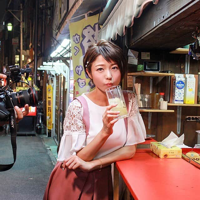 中村静香、相席します。のインスタグラム：「静香さん、そんなに見つめても なーんも出てけぇへんって  #中村静香相席します #プレミアムフライデー #テレビ大阪 あす深夜0:56～放送 #十三」