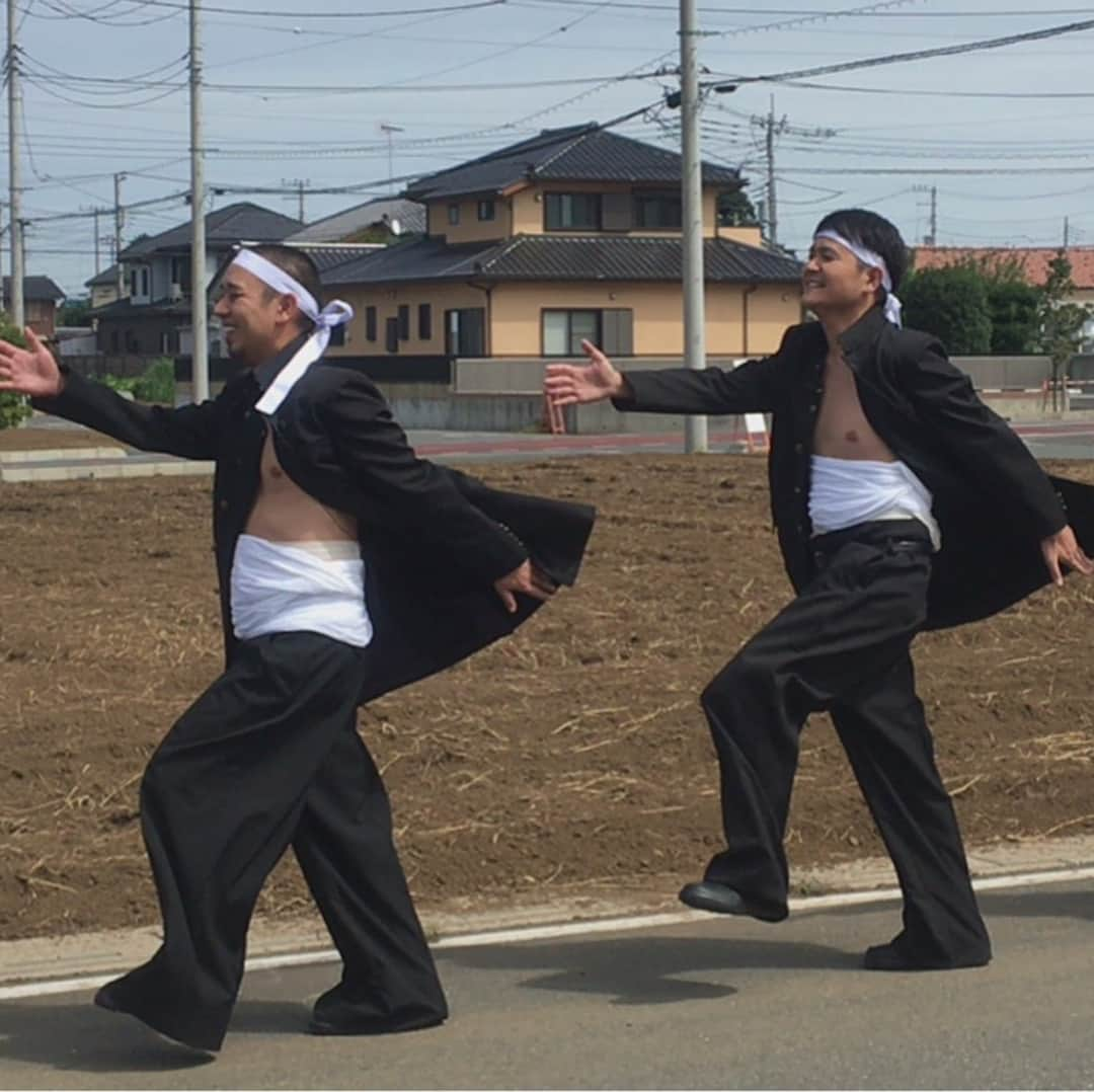 千鳥スタッフさんのインスタグラム写真 - (千鳥スタッフInstagram)「ノブさんは🇫🇷フランス🇫🇷ですが、こちらはいつもどおり配信されています🎶 「特攻フルスインガー」 最新動画公開されました🙆  #9．「直進行軍」 →https://t.co/Q7cDNubqa9?ssr=true  #千鳥#特攻フルスインガー #トータルテンボス #平成ノブシコブシ#Amazon」9月29日 19時46分 - chidoristaff