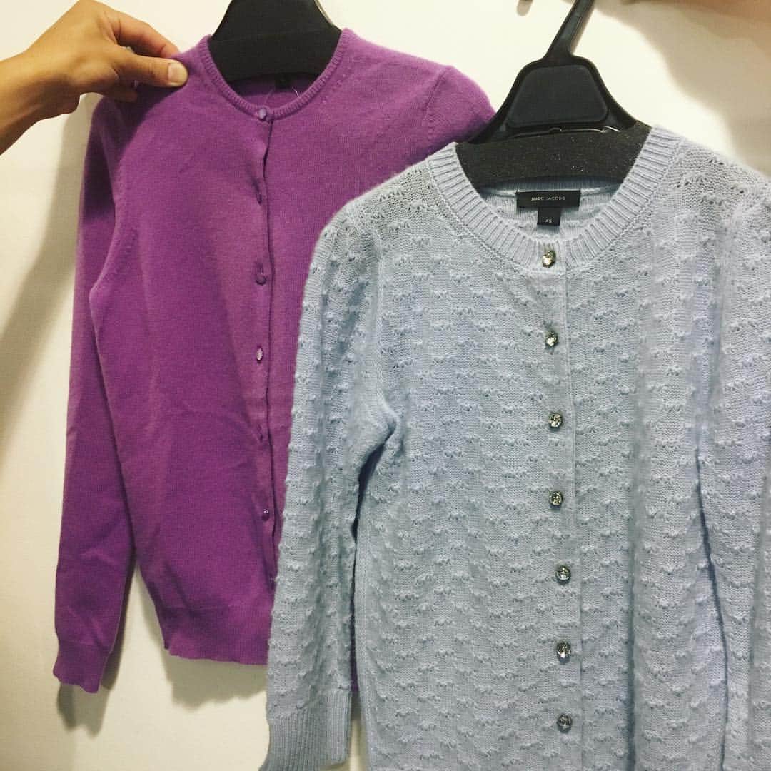 風間ゆみえのインスタグラム：「Bonjour Fleamarket💃🏻💕 drwaerのパープルカーディガン、Marc Jacobsのラインストーンボタン付きカーディガンetc..., たくさんあります♡ぜひ来て下さいね‼︎お待ちしております‼︎‼︎ 詳細は… @kouta5858」