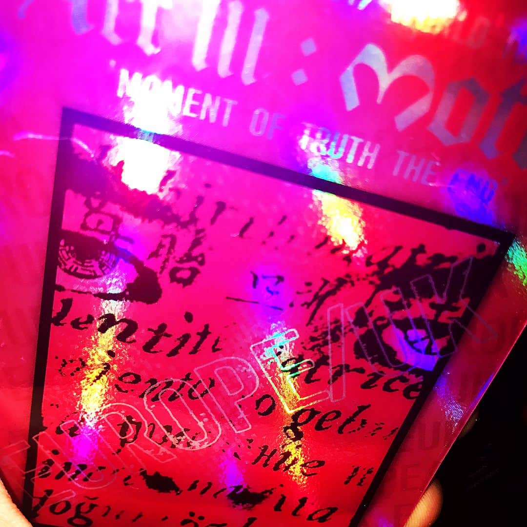 G-DRAGONのインスタグラム：「#ActIIIMOTTEWORLDTOUR2017 In  #Paris Last night Was Lit🔥💥✨🇫🇷✨💥🔥 And the Next city is #Berlin⚡️📍⚡️🎬🔜⚠️ Can't wait see y'all‼️🚩」