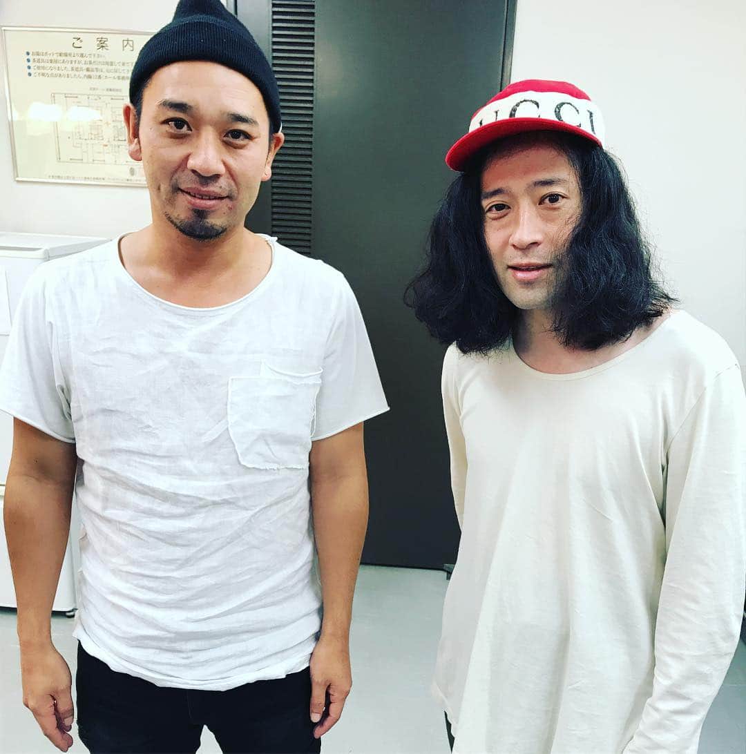 吉村崇さんのインスタグラム写真 - (吉村崇Instagram)「ホームアローンに出演しています。 泥棒役のお二人です #来日 #ホームアローン #千鳥 #ピース」9月30日 14時53分 - hnkyoshimura