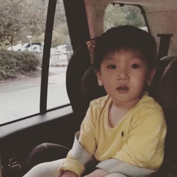 パク・コニョンのインスタグラム：「이준이준!! 나도 사랑해!! #아빠사랑해요#보고싶다#진심#중간에주먹질은뭐지?헉!! 올리고나서봤다 엄마가무슨말하고싶어요물었을때 작은입모양.. "없는데.."」