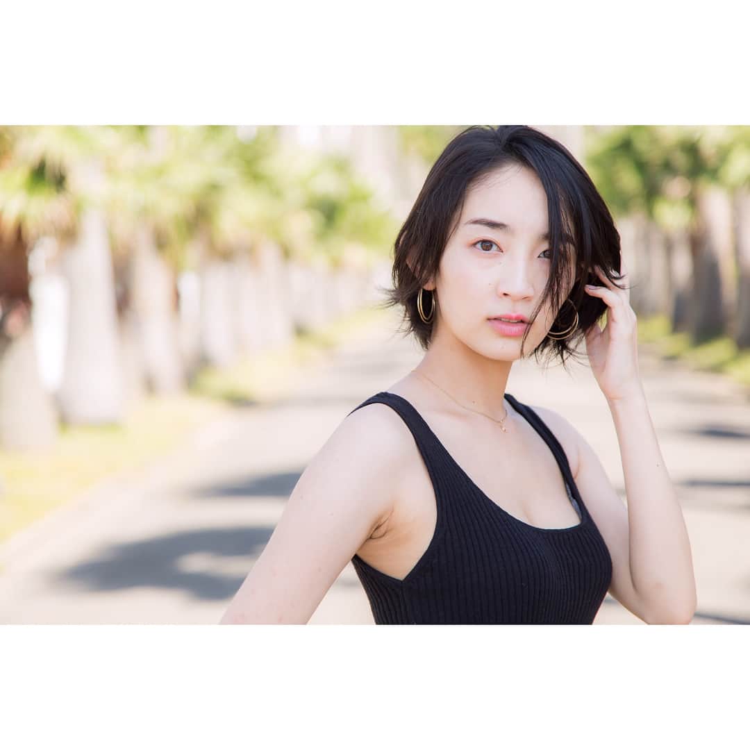 辻祐香のインスタグラム：「なに考えてるかわからない人(・ω・)ノ  #逗子 #鎌倉 #湘南 #ロケ #撮影 #shooting #photography #自然光 #naturalLightning #作品撮り #作品 #photowork #ポートレート #モデル #カメラ #portrait #portraits #model #camera #ナチュラル #natural #ショートヘア #shorthair #和 #日本人 #japanese #辻祐香」