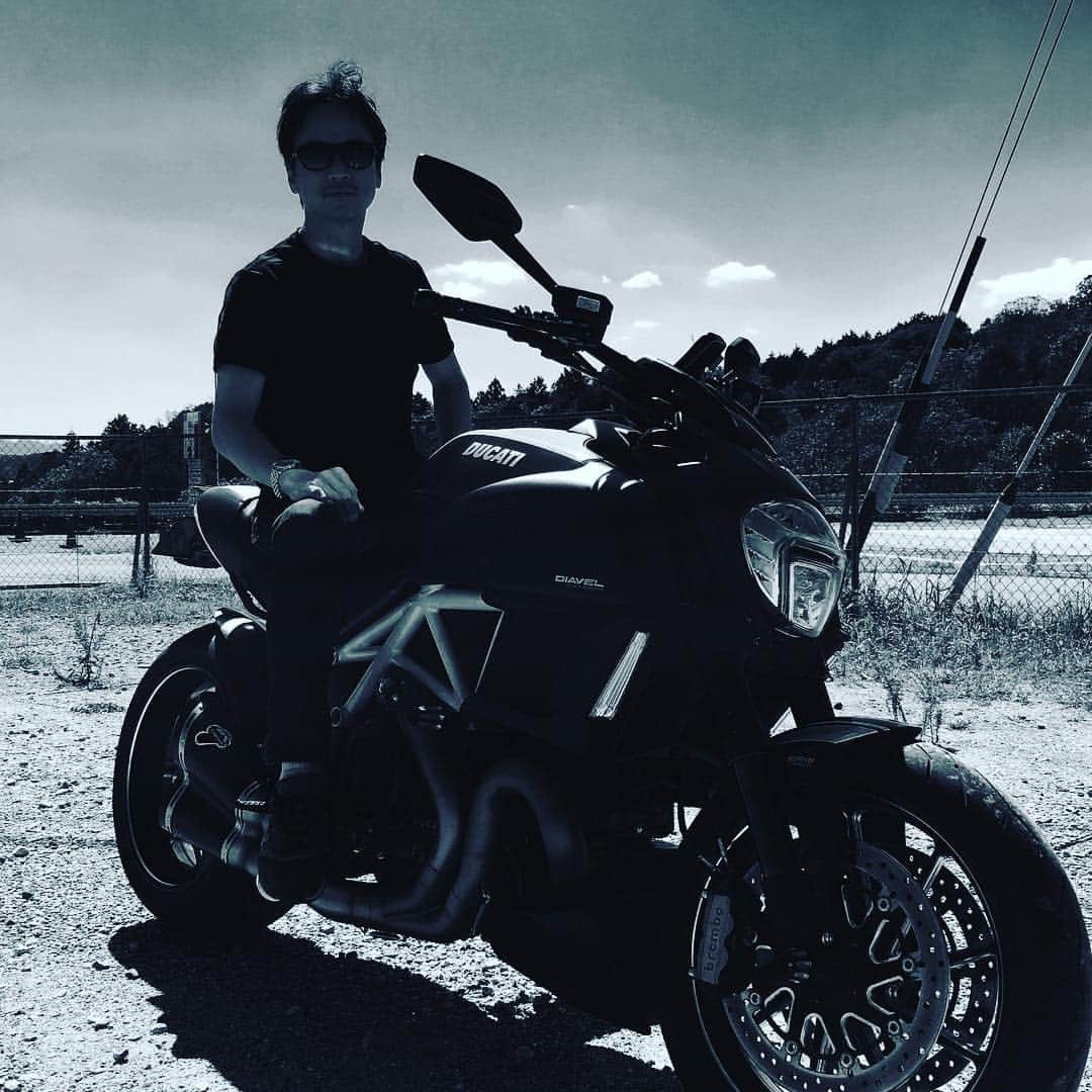 椎名桔平さんのインスタグラム写真 - (椎名桔平Instagram)「#ducati  従兄弟のバイクに乗って。」9月30日 20時06分 - kippeishiina