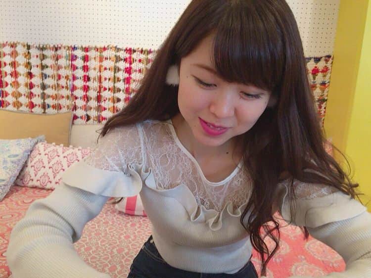 福岡真菜のインスタグラム：「#彼女とデートなうに使っていいよ ❤︎ もう古いかもですが… 一度はやってみたくて💭  今日もあと数時間ですが、💐No.5 福岡 真菜 💐にポチッとお願いします👼🏻 #missgakushuin #gakushuin #ミスコン」