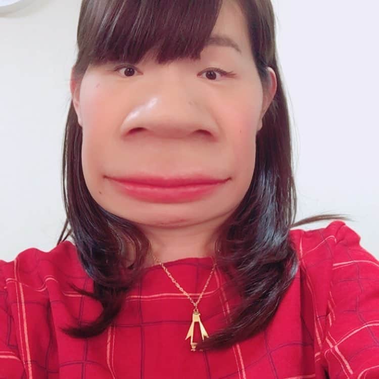 小泉エリのインスタグラム：「10/7（土）に資生堂のイベントにトークショーのゲストで出してもらうことになりました。 久しぶりに大阪でお仕事できるのでかなりうれしいです！ 1回目が13:00〜で2回目が15:30〜になります。 場所はグランフロント大阪 南館のパナソニックセンター二階です。 MCはU.K.さん、講師は資生堂のビューティートップスペシャリストの角谷智恵さんです！ 個別の美容アドバイスやプレゼントもあるのでぜひぜひ遊びに来てください！ http://www.shiseido.co.jp/sp/area/kinki/detail_00827407.html」