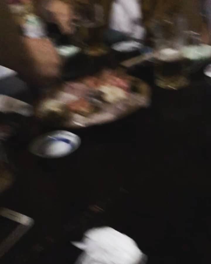 のインスタグラム：「ツアー初日札幌ありがとう! 一つ一つの積み重ね そしてメンバー全員で一つの気持ちで挑戦する事が如何に大切かって事に改めて気付かされた初日でした 札幌の暖かい声援に後押しされて最高の初日を迎えられたと思います この先も5人で気持ちを一つに最高のツアーにしたい 動画は最高のおいしいですお納めください #のどぐろ  #czechonorepublic #リリースツアーじゃないツアー」