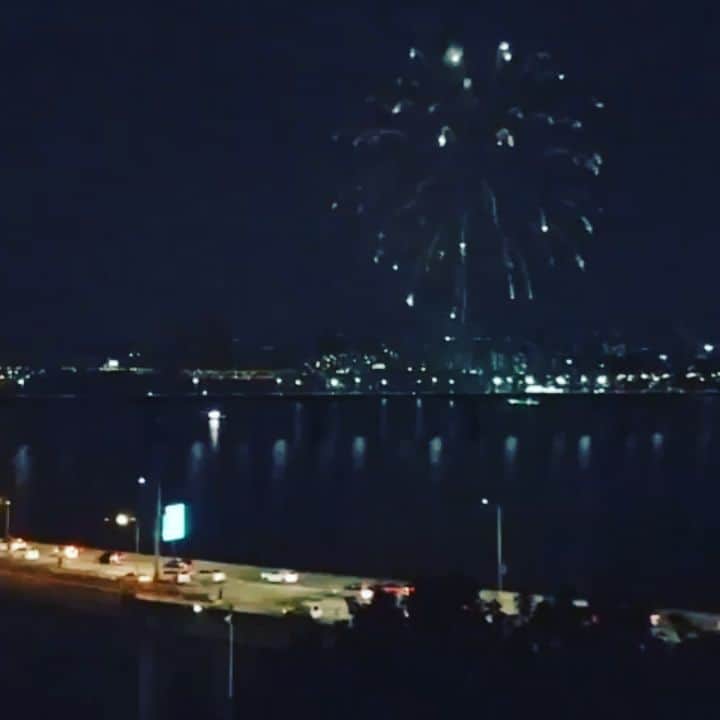 チュ・ジンモのインスタグラム：「불꽃축제 ㅎㅎ」