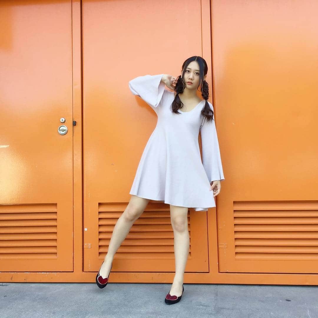 古畑奈和さんのインスタグラム写真 - (古畑奈和Instagram)「昨日の私服です🐰  ワンピースの形がキレイで お靴はチェック柄のハートが 可愛くてすきー。  髪型はフィッシュボーン🐟  前回とは違うゆるーりとした 雰囲気にしましたよ！  #SKE48 #意外にマンゴー #握手会 #私服 #私服コーデ #フィッシュボーン」10月1日 8時19分 - nao_furuhata