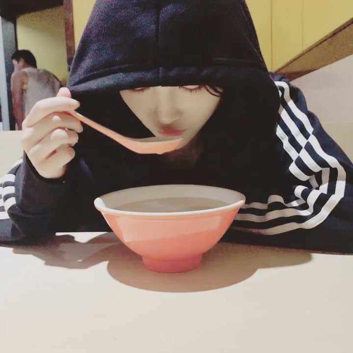 KIKIのインスタグラム：「再困也要好好吃早饭的养生girl🌞」