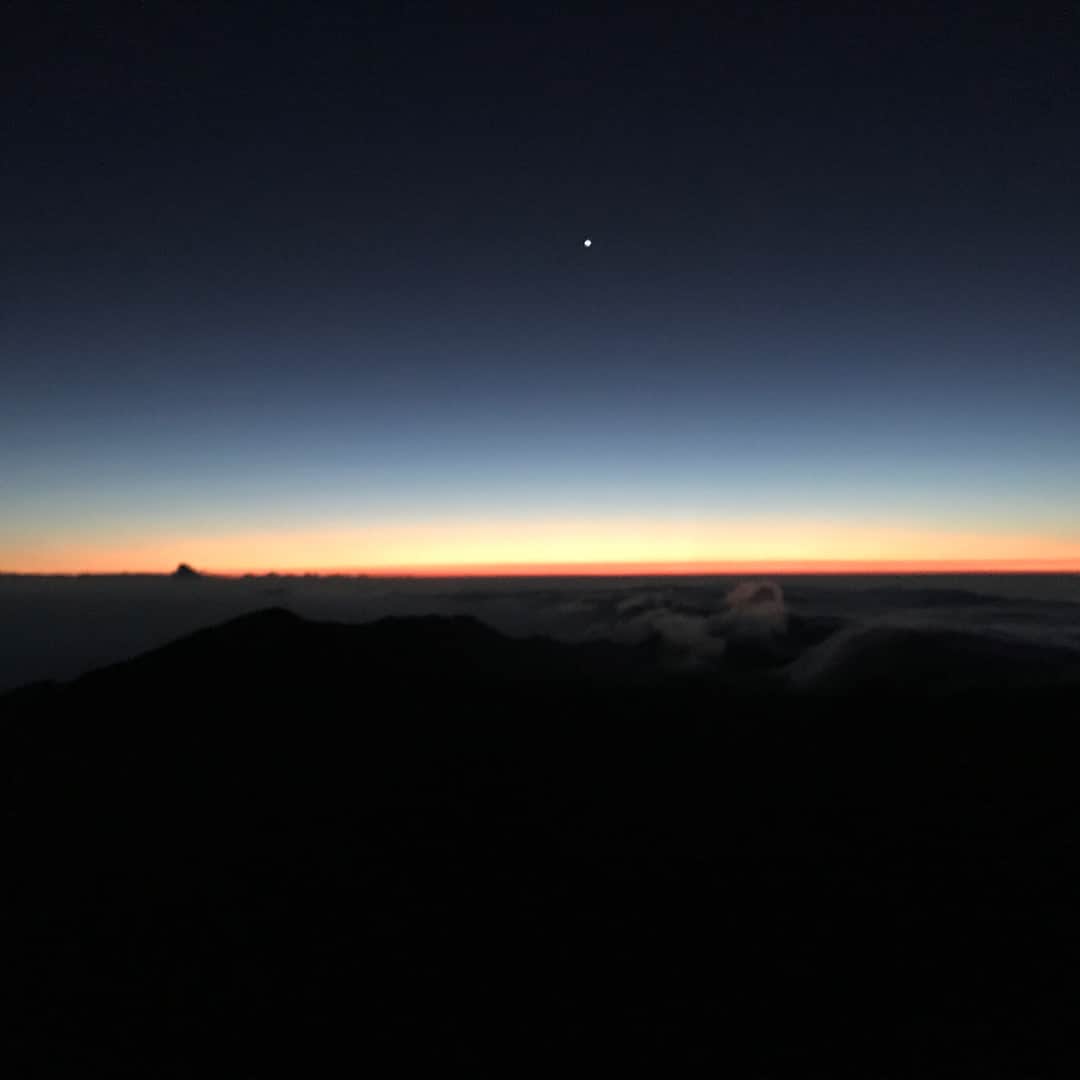 チソンのインスタグラム：「#red hill #haleakala」