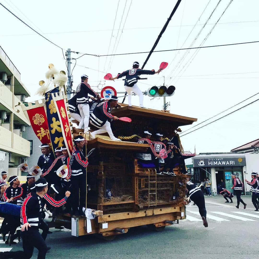 丸山穂高さんのインスタグラム写真 - (丸山穂高Instagram)「さて、総選挙突入ですが、そちらは着々と。秋ということで泉州路はだんじりややぐら祭り真っ最中。勇壮で心踊るものがあります。写真は昨日の熊取町での試験曳き。」10月2日 4時58分 - hodakamaruyama