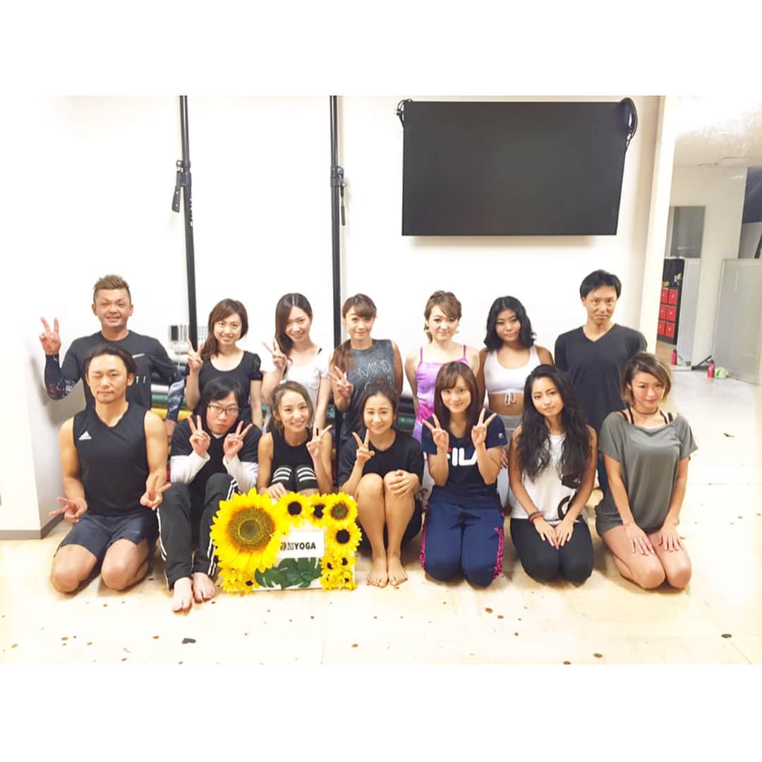 武田静加さんのインスタグラム写真 - (武田静加Instagram)「【第24回静加YOGA】 #静加YOGA @渋谷 ありがとうございました♥️ . . 今回は呼吸調整を長く！ 吸う息と吐く息均等に4秒吸って8秒で吐く、手で感覚を叩きながらお部屋を暗くして行なっていきました。 肩周りをしっかりとほぐして肩甲骨をたくさん動かして #戦士のポーズ2 #戦士のポーズ4 立ちのポーズ #三日月のポーズ #飛行機のポーズ ✈️ 立ちのポーズはじっくりと♥️ たくさん動いたのでシャバーサナは少し長めに、赤ちゃんもよくきくオルゴールをかけながら🎵 . . . 最後に#船のポーズ きついですが「せーの」っといっせいに手を上げてました（笑） . . . ここから先は #blog更新 したので是非♥️♥️♥️ . .  #yoga#ヨガ#ヨーガ#yogainstructor#instructor#ヨガインストラクター#インストラクター#model#モデル#thankyou#love」10月1日 20時35分 - takedashizuka0517