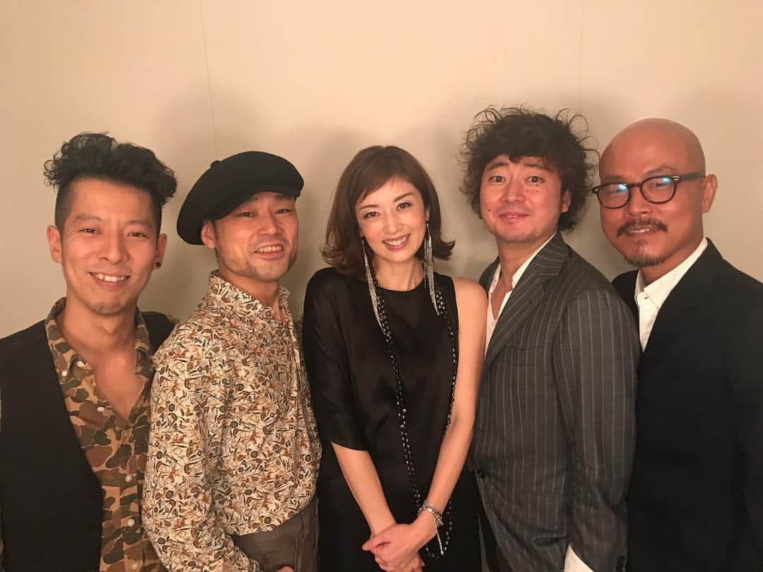 高岡早紀 さんのインスタグラム写真 - (高岡早紀 Instagram)「ツアーファイナル柳川ライブ終了直後の一枚。 各会場にお越しくださった皆さま、本当にありがとうございました！楽しかったなー 皆さまの笑顔も忘れません。 また、近いうちにお会い出来ますように。。 #singsdaydreambossa #高岡早紀 #satoshiyoshida #shotahishiyama #koizumipyoshihito #yasushifukumori #」10月1日 20時58分 - saki_takaoka