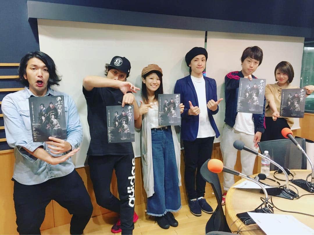 DJ みぃのインスタグラム：「今夜の特別講師は舞台『のぶなが』に出演されるミサイルマン岩部さん、田中尚樹さん、福本愛菜さんでした✨織田信長は本能寺では死んでいなかった！ならば本能寺で死んだのは、、、誰？めちゃめちゃ気になるー！😂しかも！初日７日、14時〜の回に見取り図先生ゲスト出演急遽決定！！大丈夫かな？笑。とにかく見逃せません！10月７日と８日の二日間、ABCホールで行われます✨私も観にいこー！！ #らじこー #のぶなが #舞台 #見取り図 #ミサイルマン岩部さん #あいにゃん #田中尚樹さん #見取り図ゲスト出演 #こりゃ大変だ #関係ないけどまた食べ物の話もしたい #武将様」
