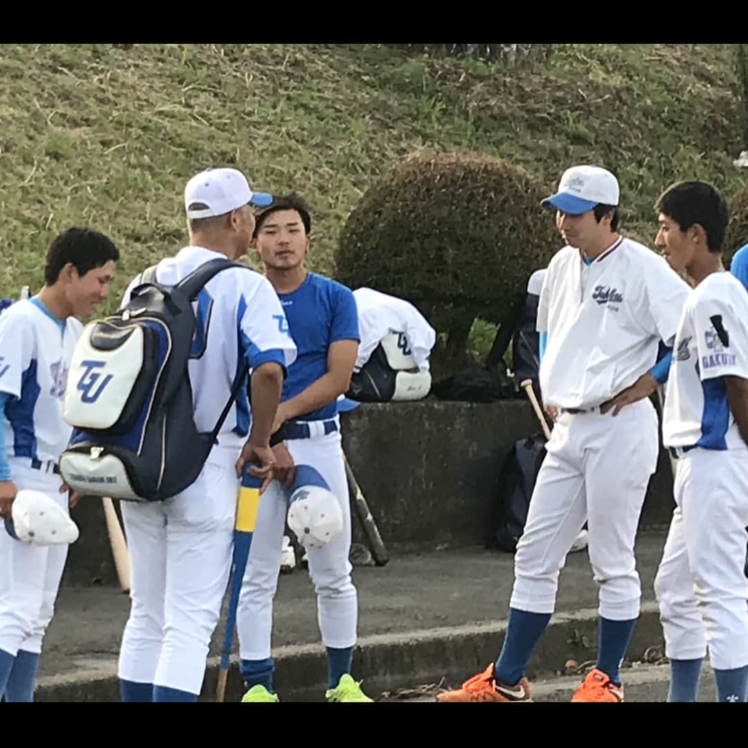 のインスタグラム：「自分の学生野球生活が終わりました。 . 本当に悔しい…勝ちたかった… の一言に尽きるリーグ戦。 . 優勝という高い壁、1勝することの難しさをで改めて実感。自分自身も最後の最後で体の自己管理が出来ずにチームに迷惑かけたことが本当に悔いが残ります。 . . もう少しこのチームで野球をしたかったなぁ… . 東北学院大硬式野球部でやってきた4年間はいろんなことがあったけど先輩や後輩、そして同級生に恵まれて本当に楽しい大学野球でした！本当にいい仲間、自慢できる仲間を持ったなと思います！ありがとう！！ . . 自分はまだ野球を続けます。次のステージではさらにレベルが高くなるががんばっていきます！ . 本当に楽しかったです！ ありがとうございました😊 そしてこれからもよろしくです！ . 馬目もう泣くなよ…」