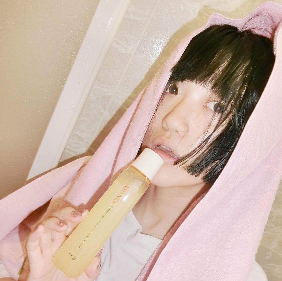 ほの色アカデミー さんのインスタグラム写真 - (ほの色アカデミー Instagram)「@cocoreacoco さんがうる艶浸透オイルを試してくれたで。 タオルドライの後に使ってくれていて、使い方バッチリやなぁ。 * 写真提供：@cocoreacoco #ASIENCE #アジエンス#髪に浸透 #髪が飲むオイル #飲み物ではありません #うるおいイエロー派 #うるおいピンク派 #イエロー #ピンク #ヘアオイル #オイル #ケアオイル #ヘアケア #うる艶髪 #徳井 #徳井教授 #アウトバス #髪質 #新発売 #スタイリング #タオルドライ」10月2日 18時00分 - asience_jp