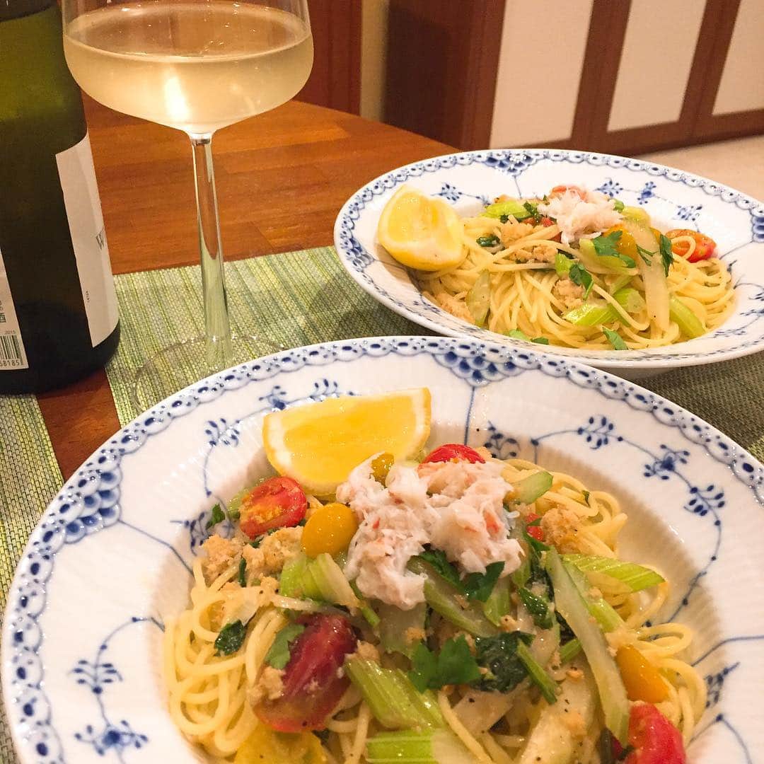 早見優さんのインスタグラム写真 - (早見優Instagram)「今夜は蟹、セロリ、トマトパスタ キリッと冷えた白ワインに合う👍 #pasta #crab #celery #tomato #wine」10月2日 19時23分 - yuyuhayami