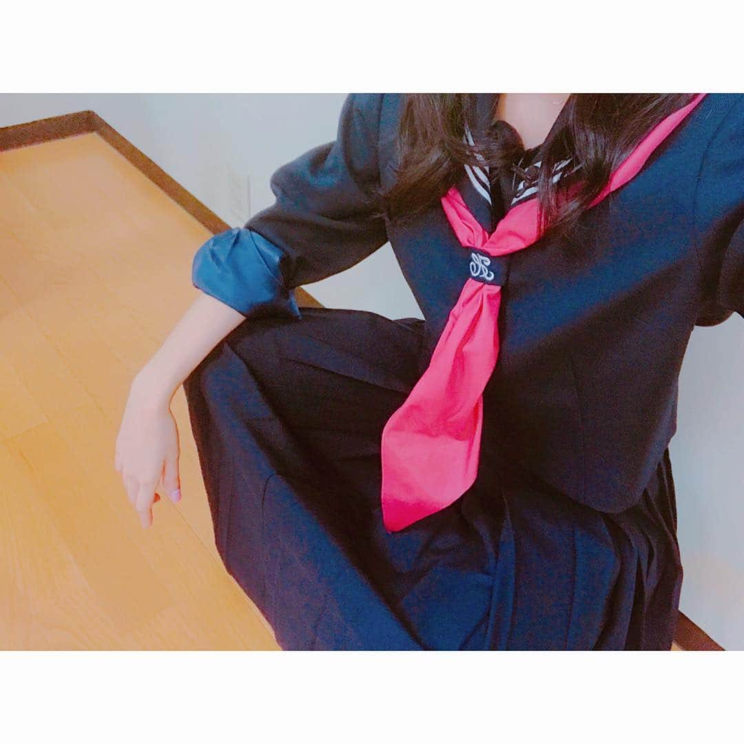 大西桃香さんのインスタグラム写真 - (大西桃香Instagram)「憧れのセーラー服👯  #思い描いていたセーラー服とは #なぜか程遠い #着れて満足 #ヤンキーVer #関西白書」10月2日 20時12分 - momo0920_official