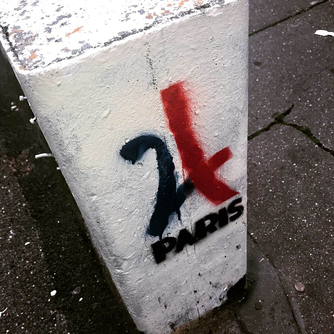 G-DRAGONさんのインスタグラム写真 - (G-DRAGONInstagram)「🇫🇷💕」10月3日 17時41分 - xxxibgdrgn