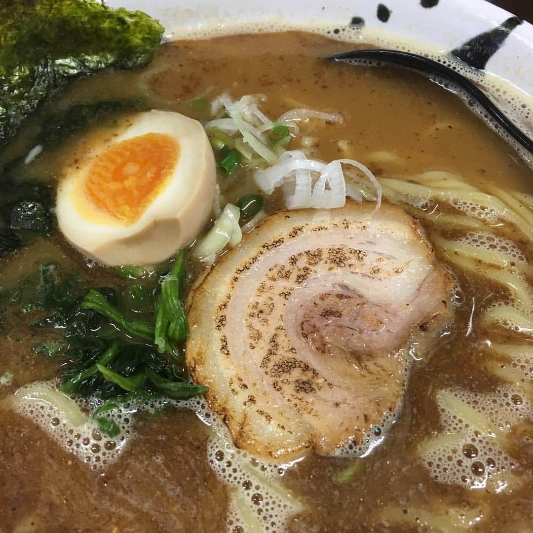 のインスタグラム：「‪というわけで、たかのがダメだったので、「だいすけ」へ。駒場スタジアムの前です。魚の風味がピシッと効いた美味しいラーメンでございました。‬」