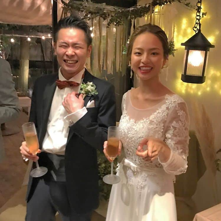 Manitasさんのインスタグラム写真 - (ManitasInstagram)「10/2 杉本莉里子結婚式 昨日は文化の時の親友りりおさんの結婚式でした 仲良い子が結婚式を挙げるのは初めてで、なんなら結婚式に行くのが初めてで、今まで結婚式バージンを取っておいたのも仲良い子の式が初めてがよかたからこの日のためにとっておきました 10/2に世界一きれいなりりの姿を見れてとてもしあわせでした😌💓 文女うるさすぎたなぁ〜久しぶりにみんなで集まれてたのしかたなぁ〜としみじみ。。。 たくさん写真載せまくります👰🏼💒💐💭 #10月2日 #happywedding #杉本莉里子 #昨日世界一きれいな花嫁が鎌倉にいた #結婚式バージンをりりのまで取っておいてよかった #たくさんの自然がある場所でとてもいい結婚式でした #まには常に旦那カズの隣をキープしてました #りりよりカズ派です #なんて #でもカズはメガネかけない方がいいと思います #文女うるさすぎて神聖な場所にはやっぱり不向きだと思いました #爆笑 #圧倒的にモンスター扱いでした #久しぶりにみんなで集まれてとても楽しかったね #普通に飲み行こうね #お酒飲みすぎたせいか体調不良ですが今日もがんばります #なんかいい写真たくさん撮れたなぁ #写真楽しいなぁ」10月3日 10時02分 - manitassssss