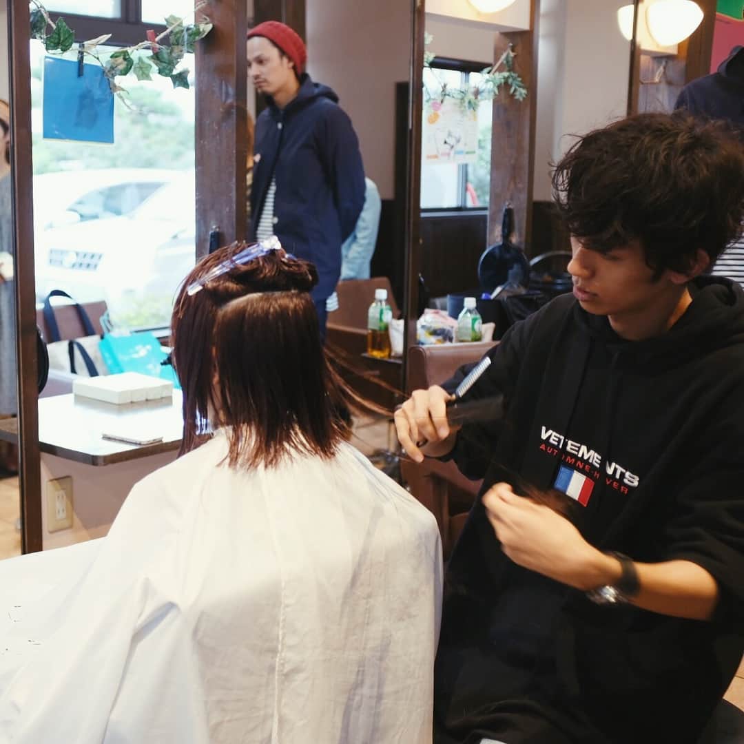 片山良平さんのインスタグラム写真 - (片山良平Instagram)「昨日の白河N.カラーセミナーフォト📸 福地ちゃん @natsuminmin19 外ハネ&パツっとバングになりました💇サク @ayumisakurada メイクもいい感じ✨ありがとうございました🙏 #ナプラ  #Nドット #カラー #セミナー #白河 #外ハネ #ボブ #LONESS」10月3日 11時54分 - ryohei_katayama