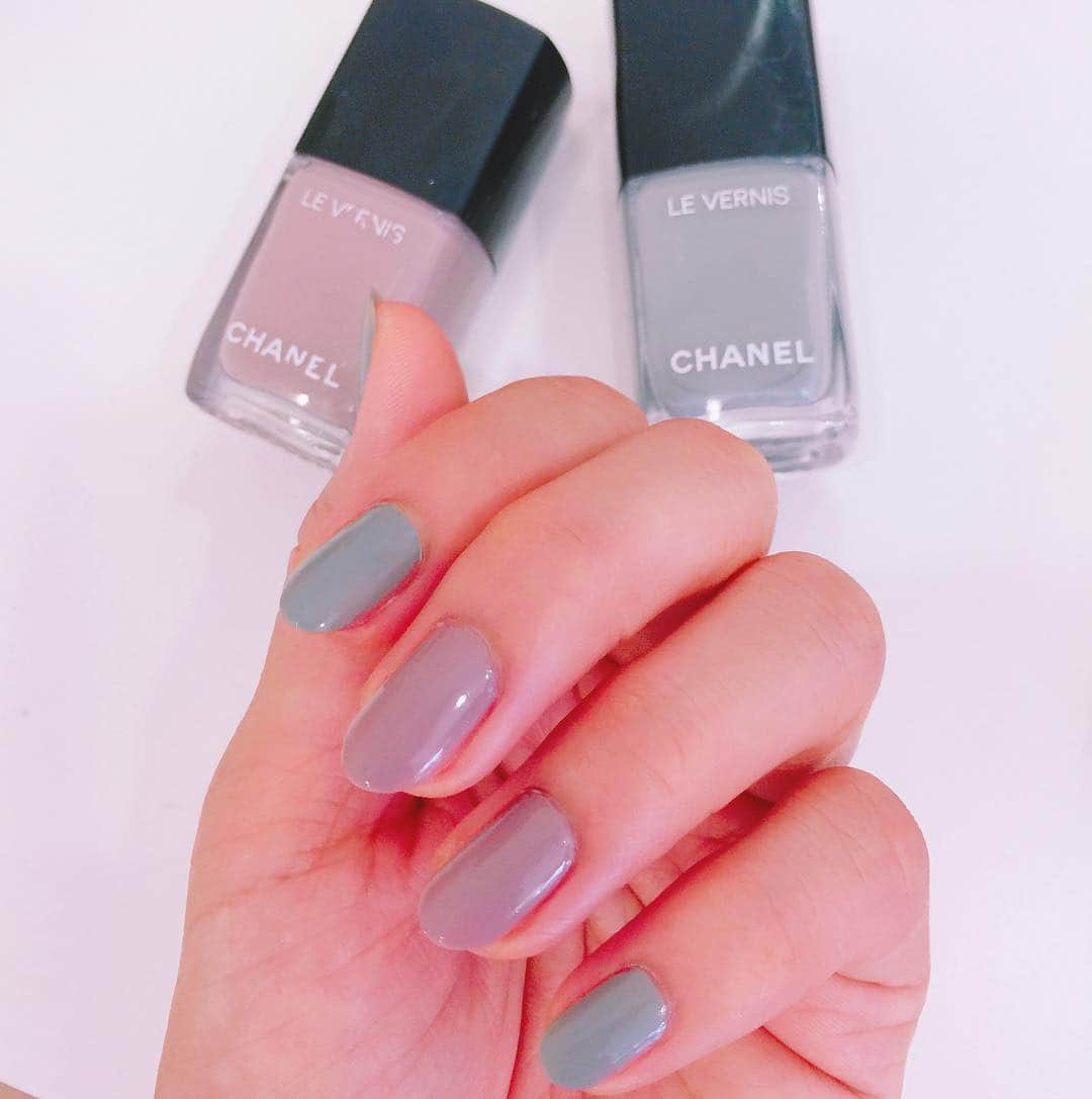 内山理名さんのインスタグラム写真 - (内山理名Instagram)「Today's  nail🌹 ・ ・  CHANEL スモーキーなパープルとブルーをランダムに。いい感じ💜 ・ ・ #nail #chanel  #smokycolor」10月3日 14時30分 - rinauchiyama_official