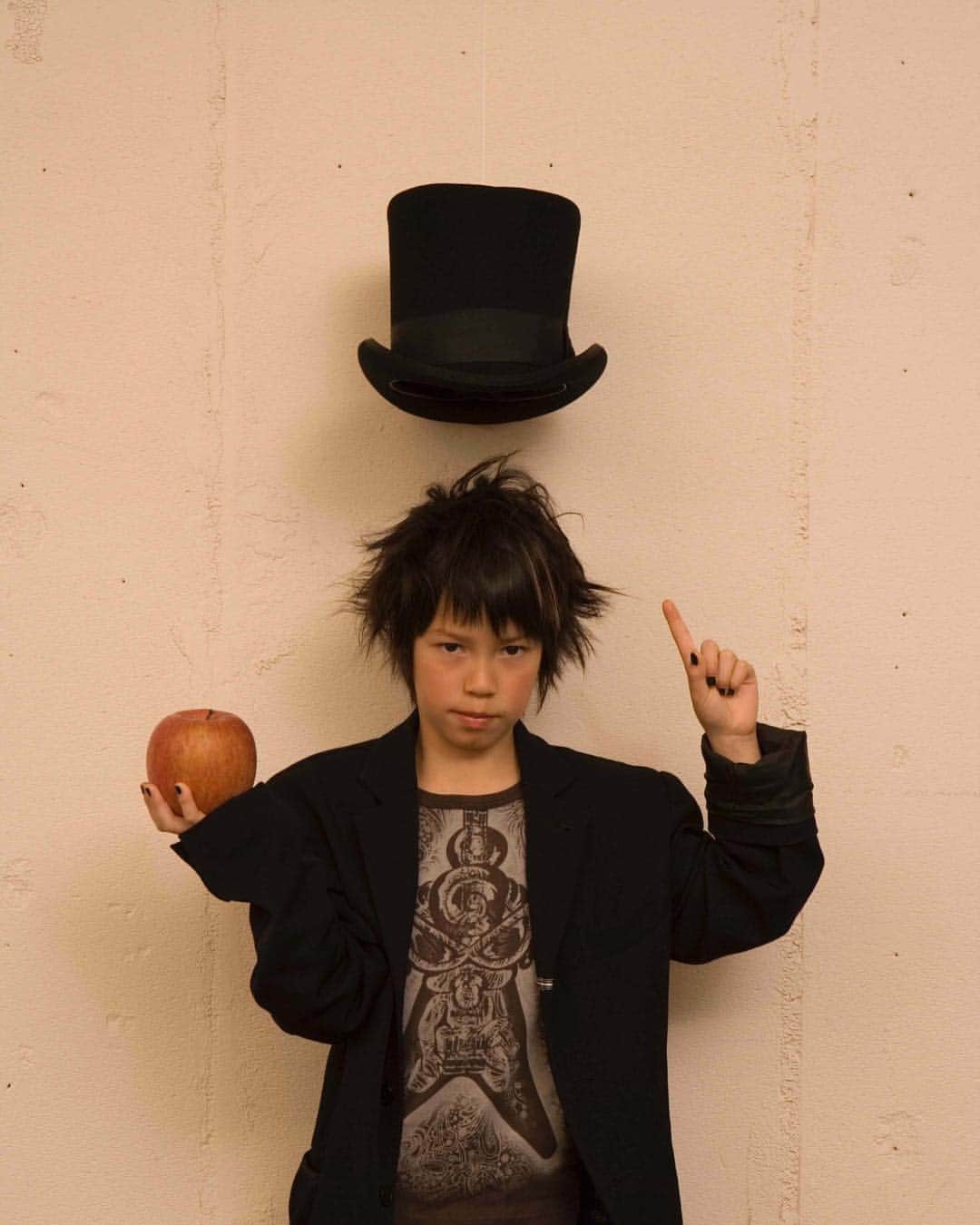 荒木次元のインスタグラム：「小学生 #hat #apple #hystericmini」