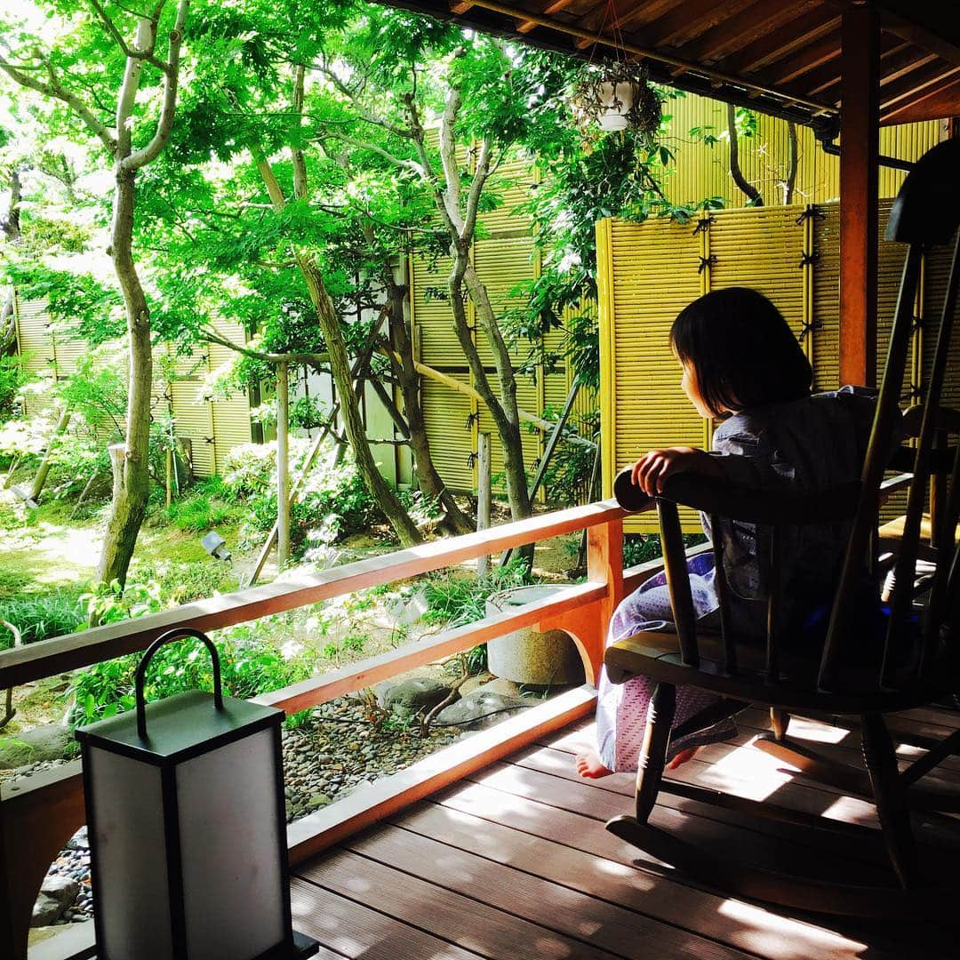 takayuki oheのインスタグラム：「4歳の娘にはもったいない程の贅沢。なんて思いながら無邪気に遊ぶ姿を愛でる幸せ😊  #あわら贅沢 #グランディア芳泉 #あわら温泉 #旅行 #japan」