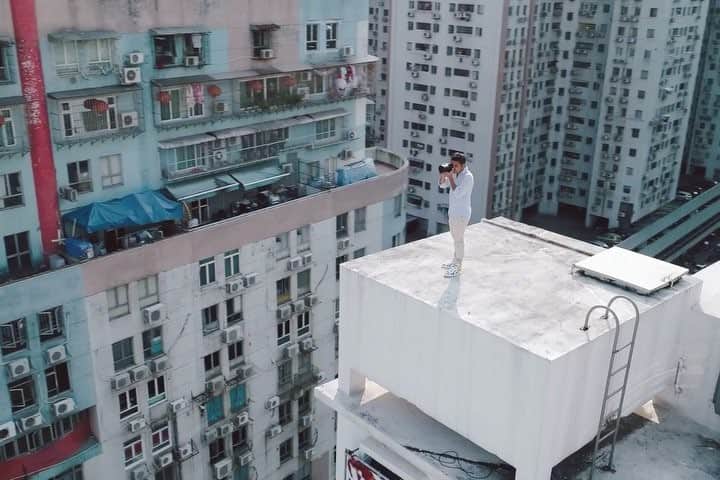 福田洋昭のインスタグラム：「Excited about the launch of my new campaign video w/ @dfsofficial for #TGalleria! Had so much fun exploring Macao w/ the team.  Make sure to check out the full video on their account or at http://t.dfs.com/Hiro #LetsTravelTogether #一起旅行」