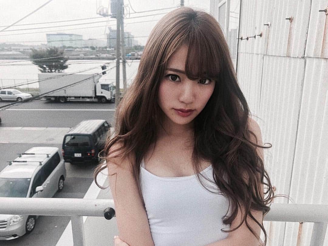 志田友美（ゆうみん）のインスタグラム：「#🏃🏻 #✊ . 今日も１日撮影だったよ✨ たくさん笑って、 毎日毎日幸せいっぱいだなぁ。 . 写真は生意気そうなかお笑。 . #shooting #happylife #me #ig_japan #japanesegirl  #instalike #instalove  #instagood #instadaily」