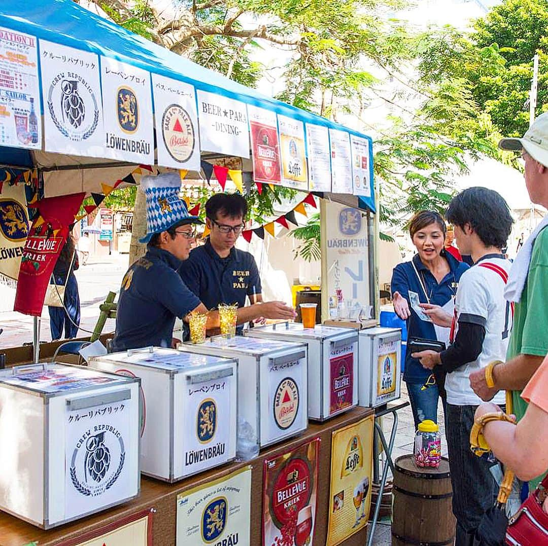 Haisai Chample Beer Festivalさんのインスタグラム写真 - (Haisai Chample Beer FestivalInstagram)「先日、真嘉比店が4周年を迎えた「ビアパラダイニング」さん🍻🎉 今年もハイサイちゃんぷる〜ビアフェティバルに出店が決まりました❗️ ビールのラインナップは毎年トップクラス👑昨年はドイツやベルギー、イギリスなどのクラフトビールが10種類以上ありました。今年はどんなビールが飲めるのか、、、楽しみです❗️(о´∀`о)🍻会場でプロースト〜🎶 . . #beer #craftbeer #ipa #paleale #beerstagram #ilovebeer #basspaleale #lowenbaru #okinawa #festival #haisaibeerfest #ビール #クラフトビール #ハイサイちゃんぷるービアフェスティバル #ビアパラダイニング #沖縄 #レーベンブロイ #バスペールエール #クルーリパブリック #ベルビュークリーク #レフブロンド #ビール好き #ビール党 #ビール女子」10月4日 2時42分 - haisai_beerfes