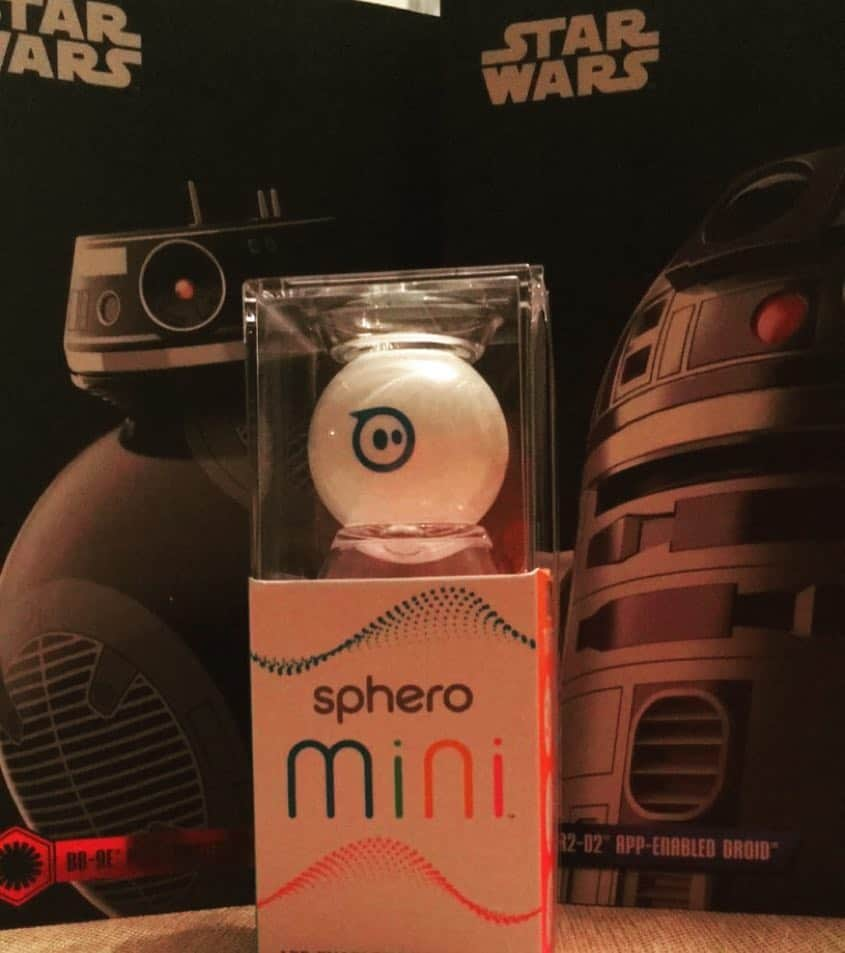 コリン・オドナヒューさんのインスタグラム写真 - (コリン・オドナヒューInstagram)「A huge thank you to the legends at @sphero for the amazing goodies!! Beep beep bop breeep!」10月4日 12時12分 - colinodonoghue1