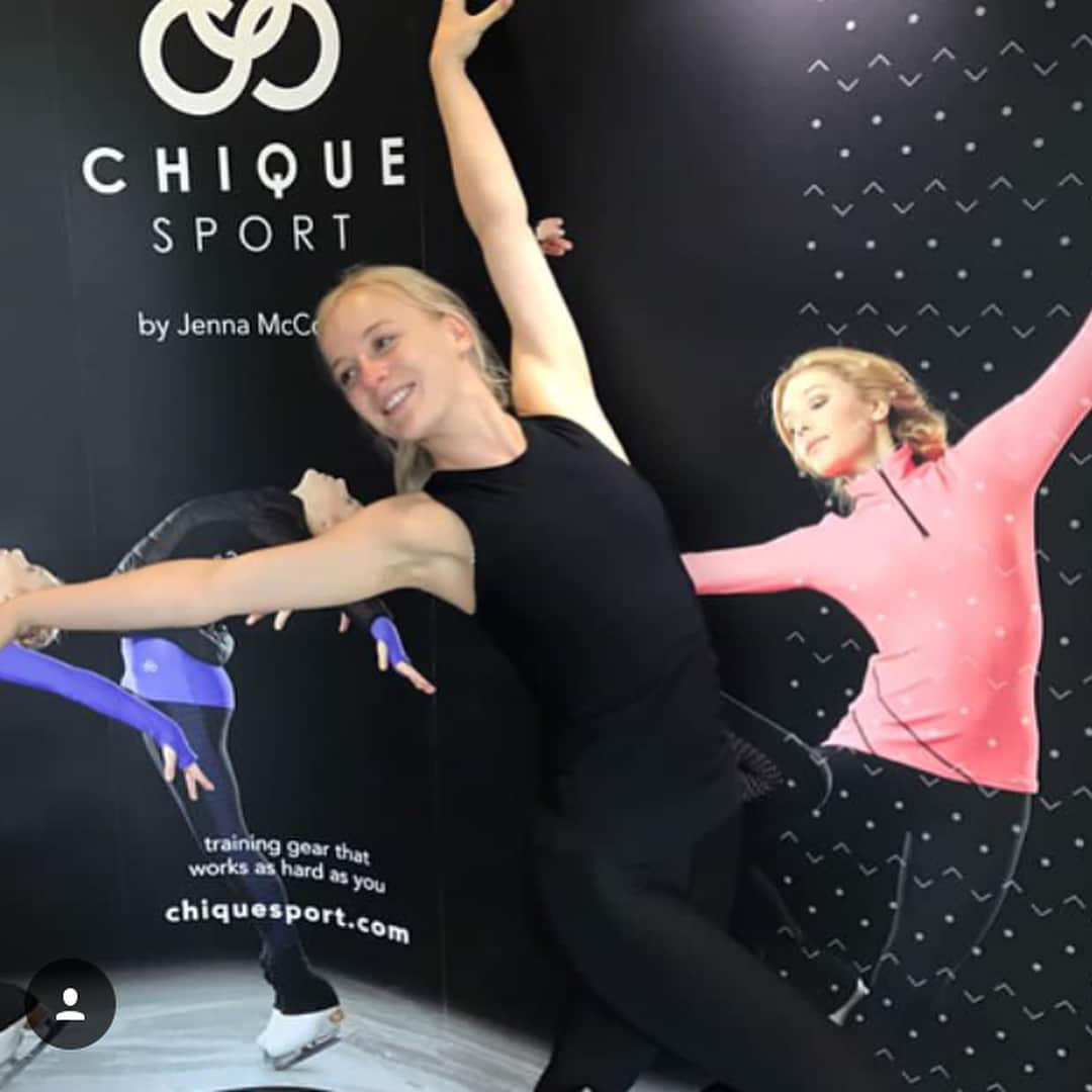 のインスタグラム：「Thank you @chiquesport & @jenna_mccorkell for helping me #traininstyle, and keeping me #chique 💜  #chiquesport #sportswear #love #comfortable #warm」