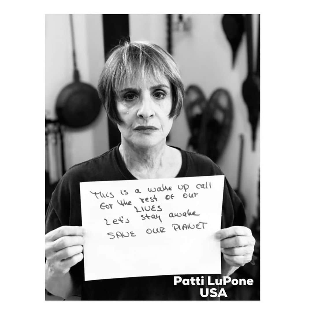 マリオン・コティヤールのインスタグラム：「#thetimehascome #letempsestvenu @fondationnh 🙏🏻 @evagreenweb ♥️」