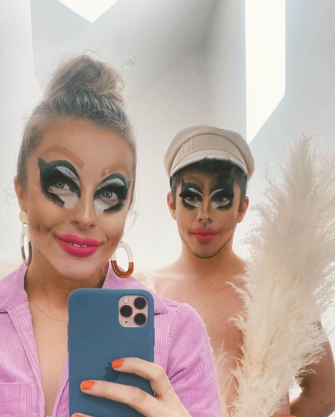 アシュリー・ワグナーさんのインスタグラム写真 - (アシュリー・ワグナーInstagram)「“Some queens paint for the back row. I paint for the Denny’s down the street” - @trixiemattel • I’m realizing I might have to educate my audience. Trixie is one of my favorite drag queens. She’s an iconic queen who is not only painted for the gods but witty af. Know your herstory friends 😉」5月10日 6時30分 - ashwagner2010