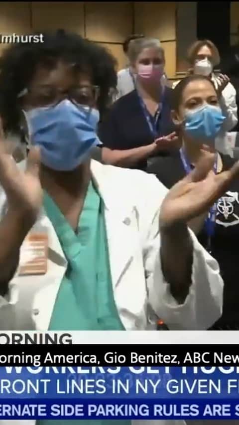 アメリカン航空のインスタグラム：「This @abcnews @goodmorningamerica story is something special. We truly loved teaming up with @hyatt to recognize the staff at NYC Health + Hospitals/Elmhurst with the vacation they deserve! 👏 #LetGoodTakeFlight」